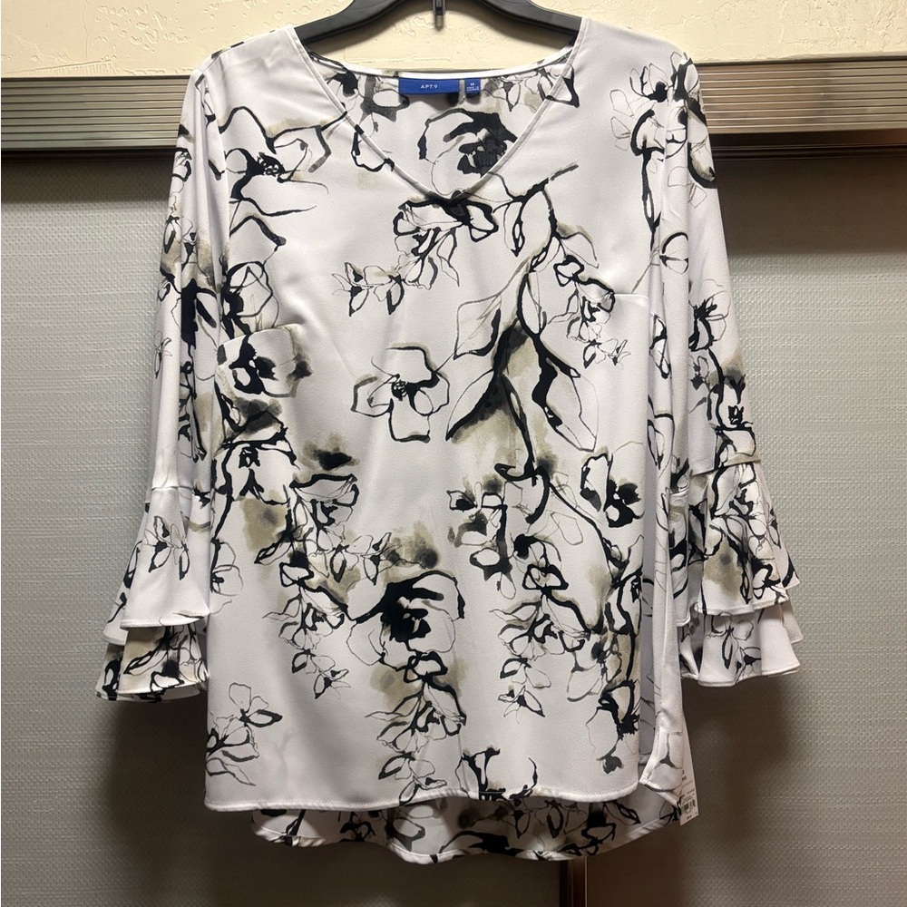 Chic Floral Women's Blouse in Black and White